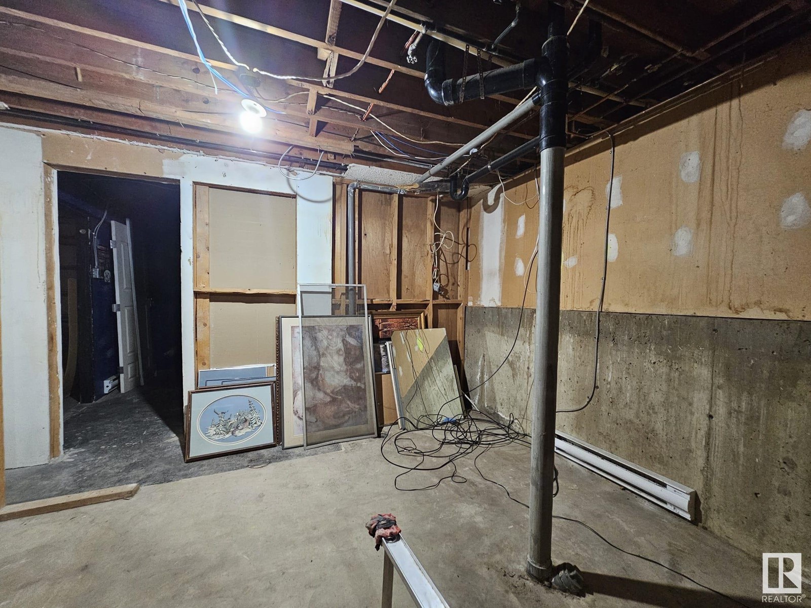 5403 50 Av Property Photo 52