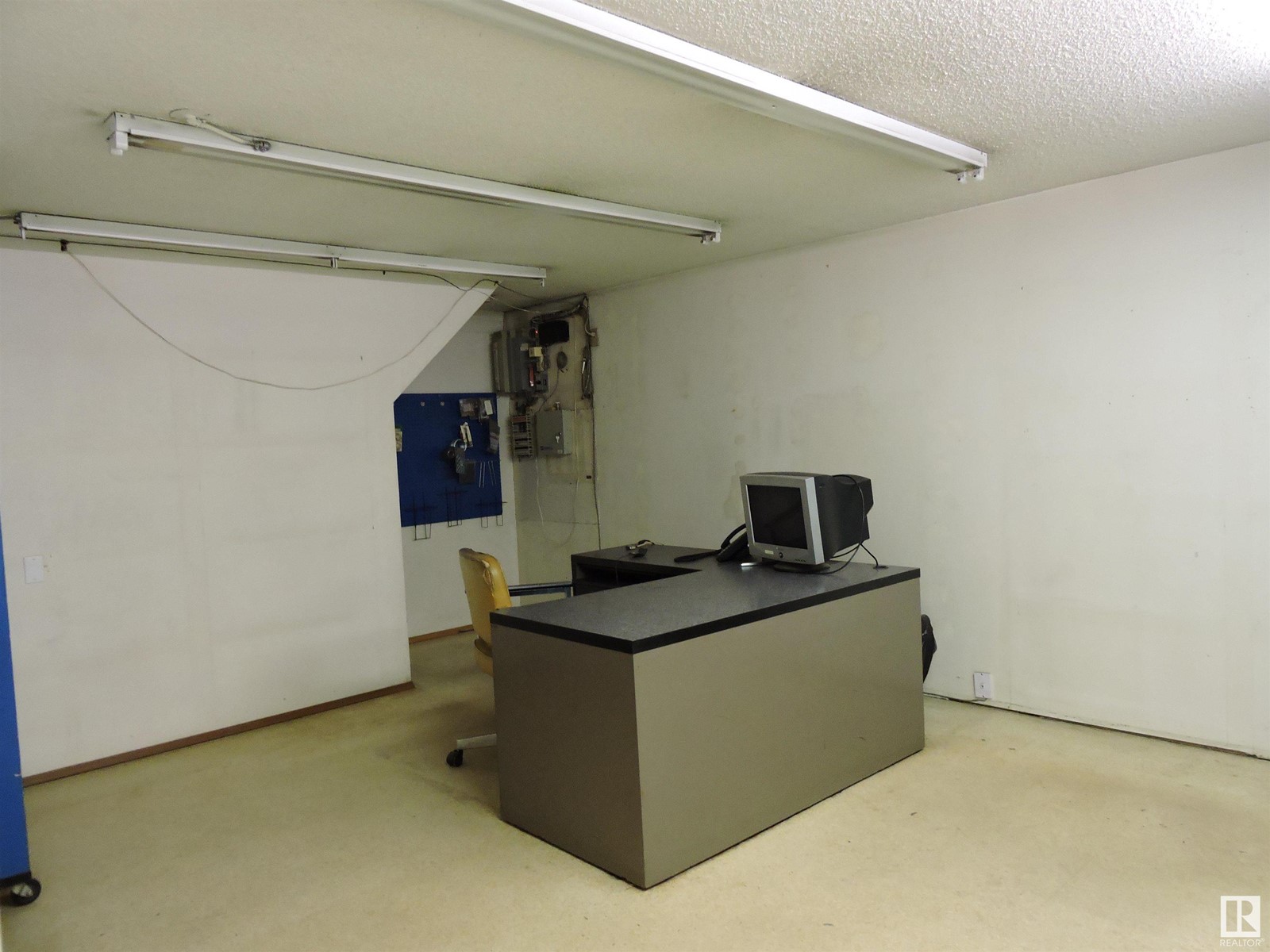 5116 47 Av Property Photo 7