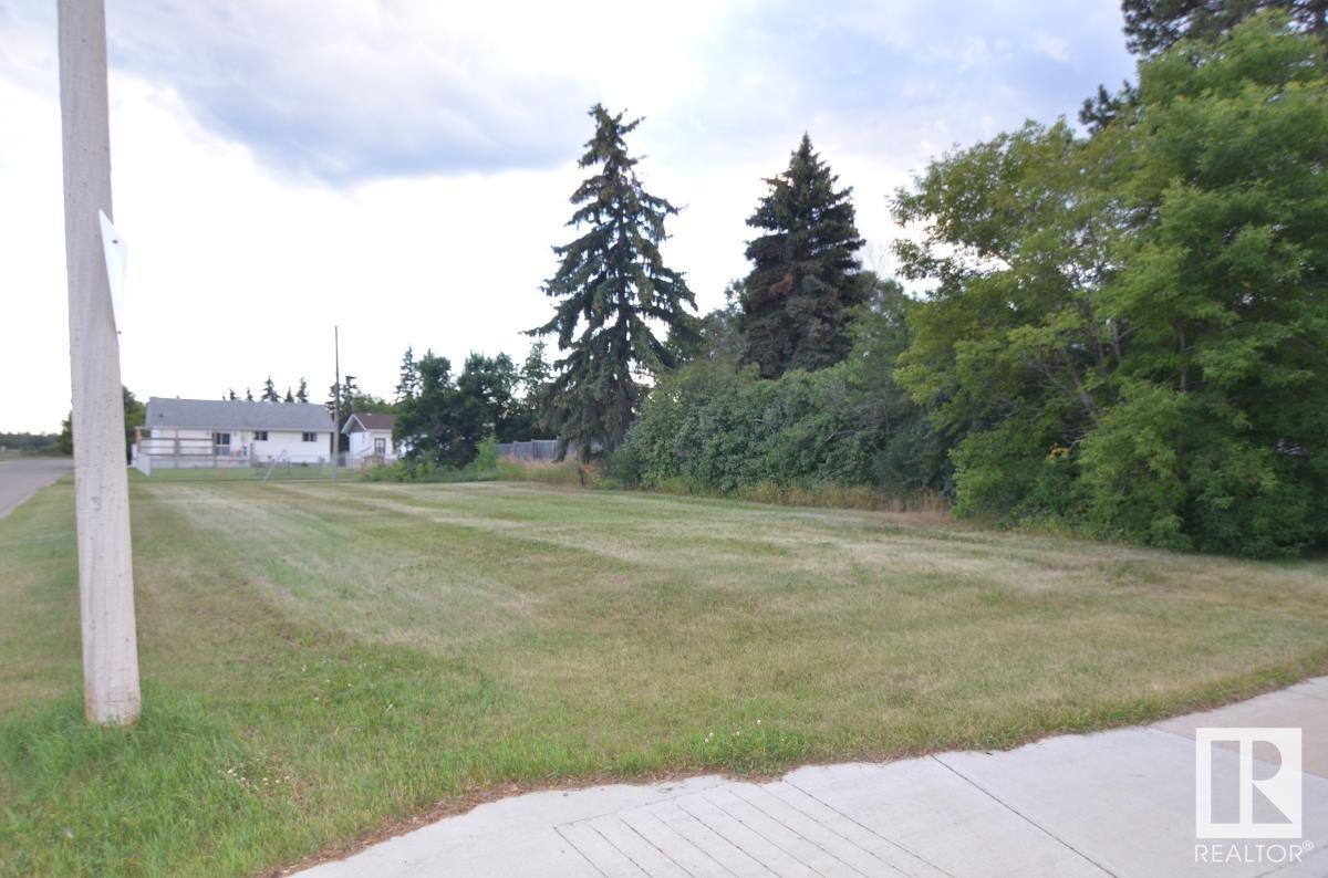 4803 53 Av Property Photo 3