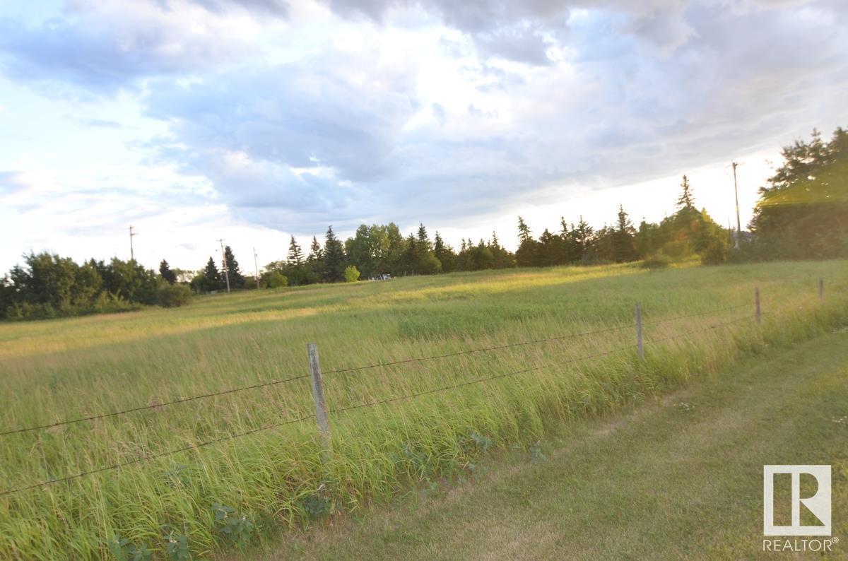 5619 53 Av Property Photo 2