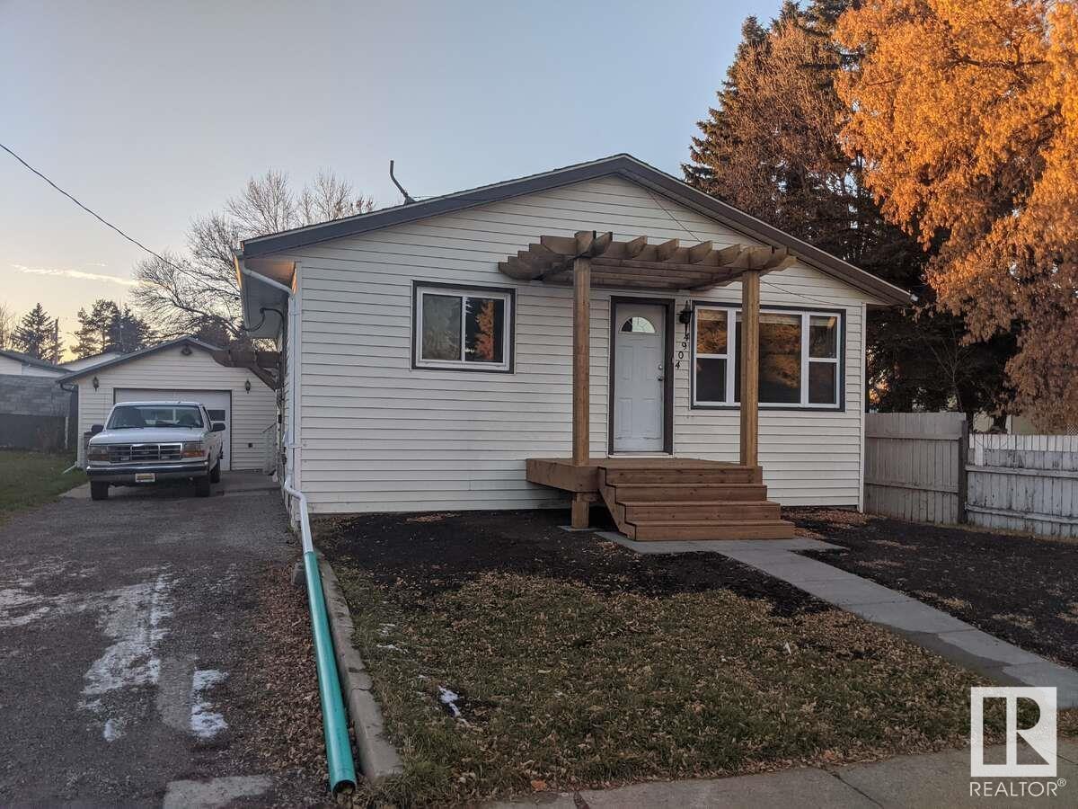 4904 50 St Property Photo