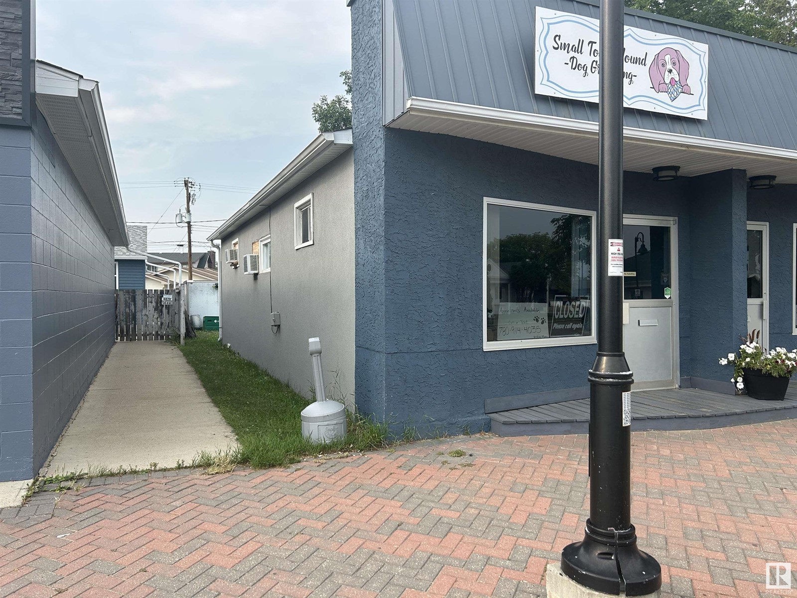 4816 50 Av Property Photo 3