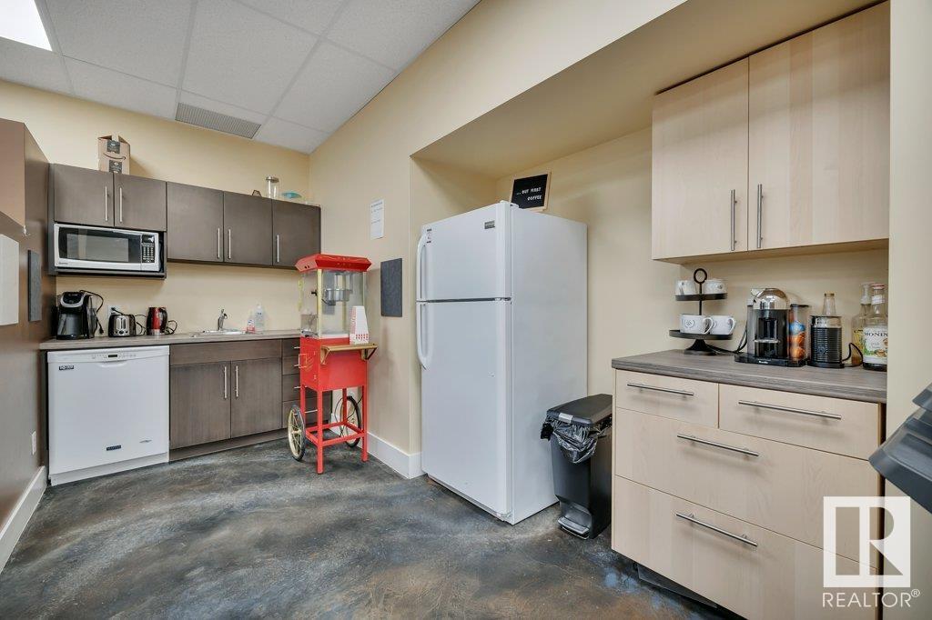 #201 2520 Ellwood Dr Sw Property Photo 30
