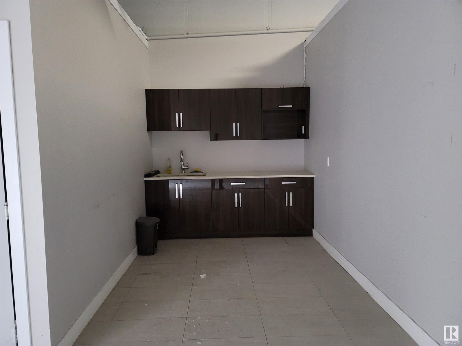 6956 76 Av Nw Property Photo 4