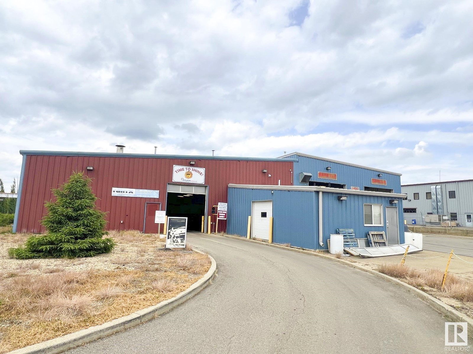 8816 111 St Property Photo 2