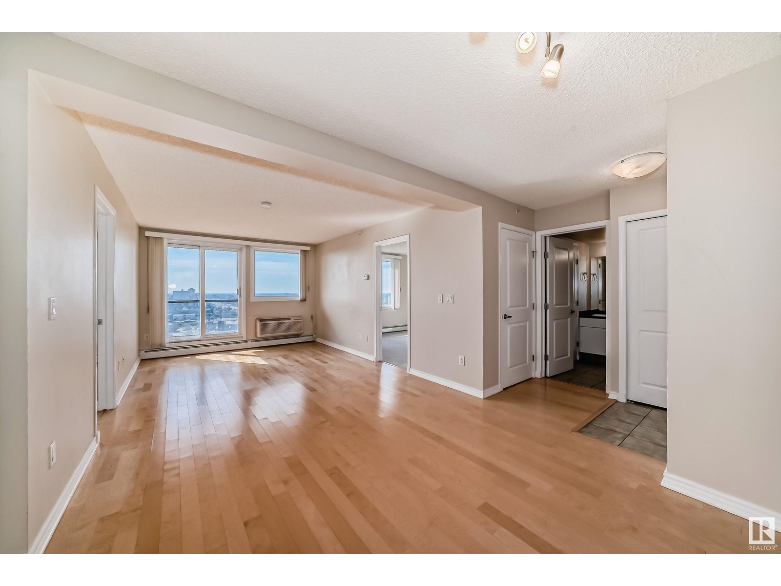 #1703 10303 105 St Nw Property Photo 2