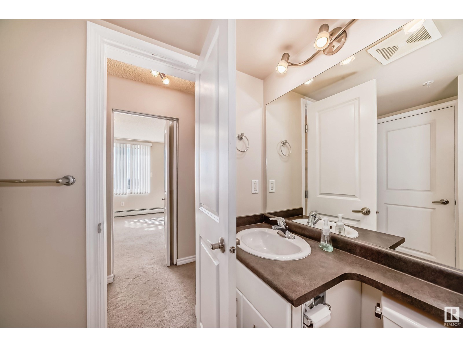 #1703 10303 105 St Nw Property Photo 18