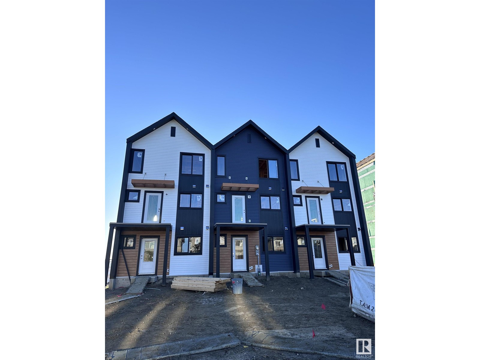 100 Copperhaven Dr Property Photo 1