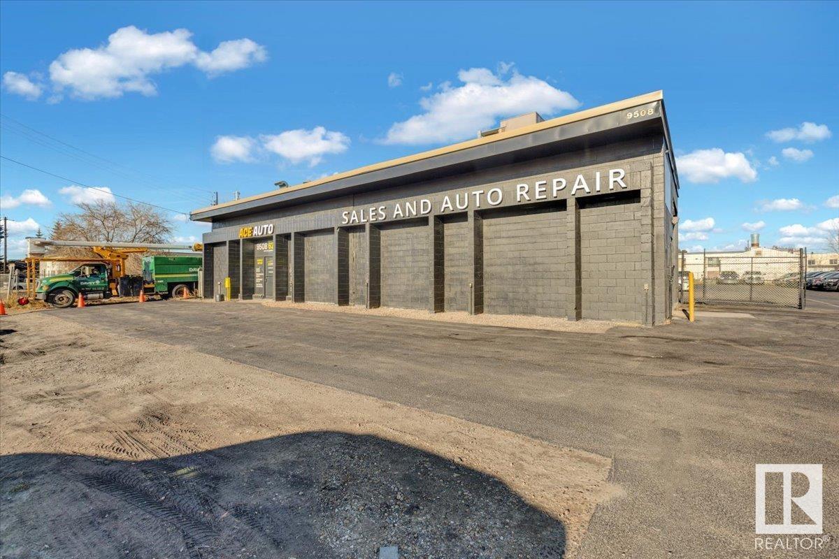 9508 62 Av Nw Property Photo 2