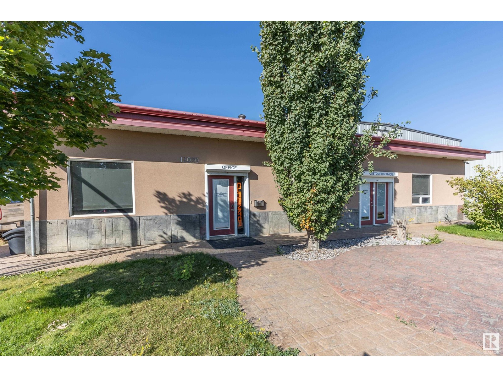 12020 28 St Ne Property Photo 2