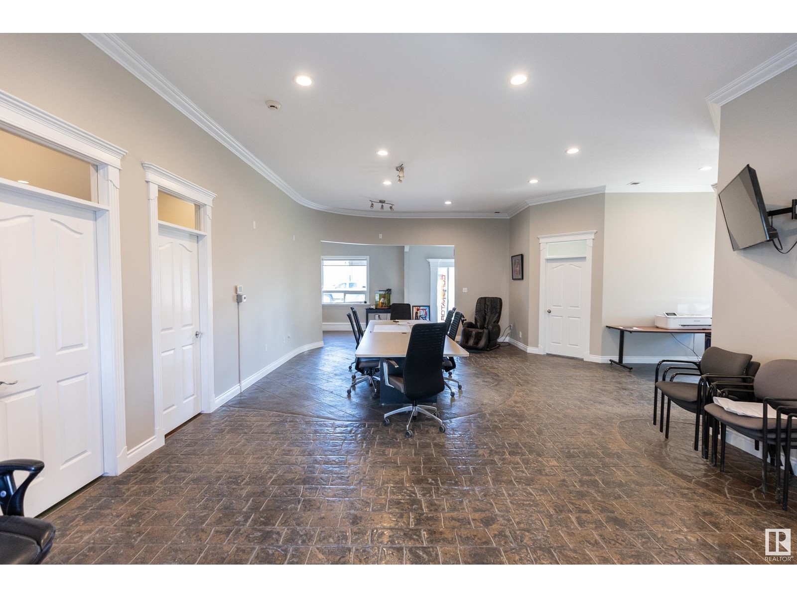12020 28 St Ne Property Photo 9