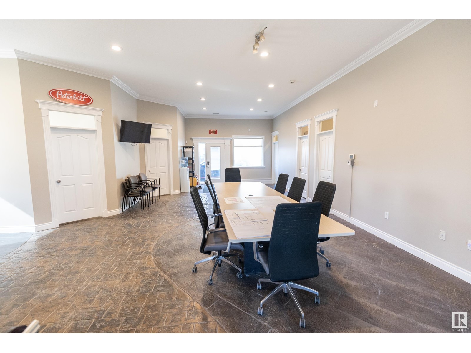 12020 28 St Ne Property Photo 11