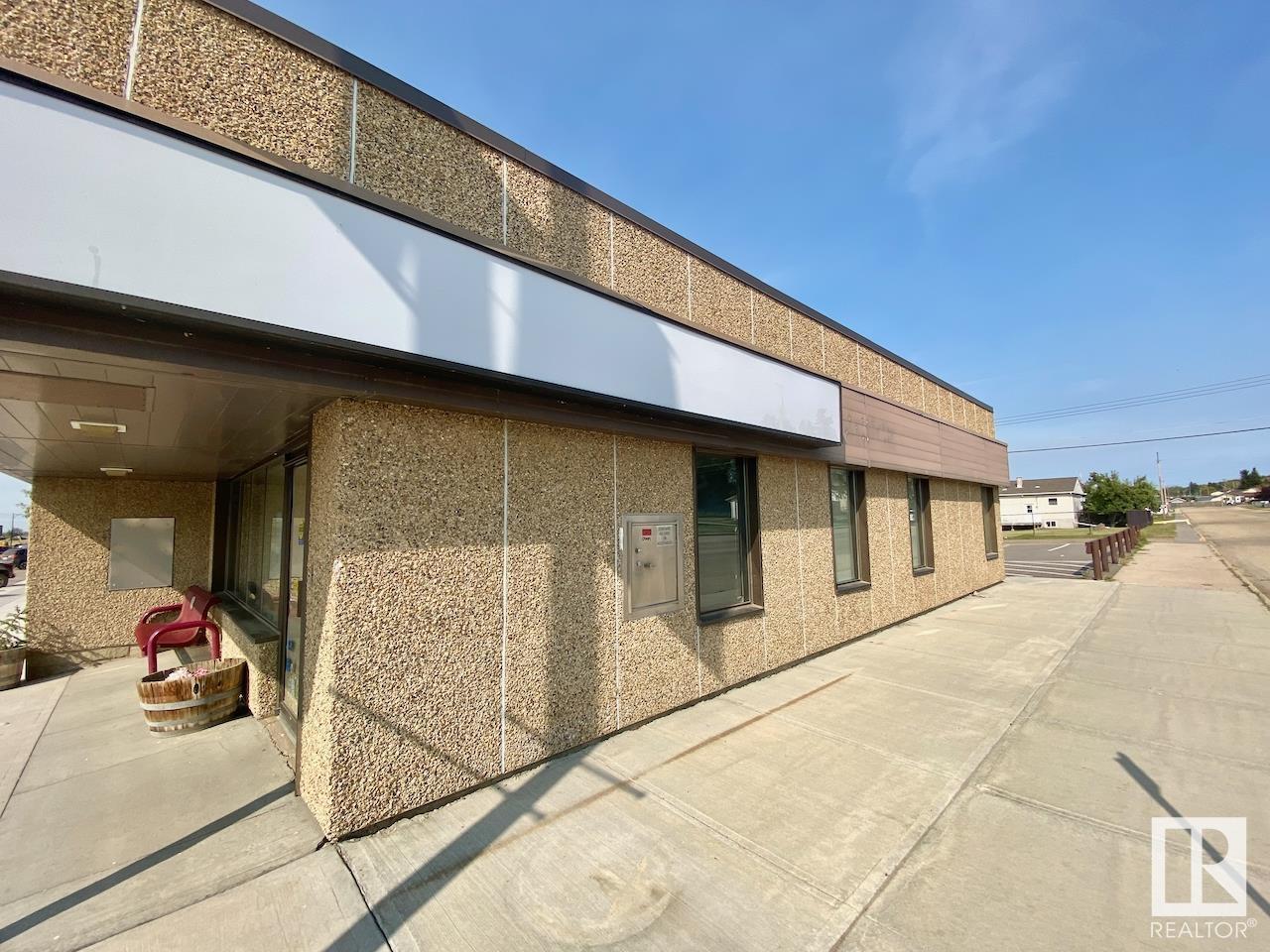 5103 3 St Property Photo 2