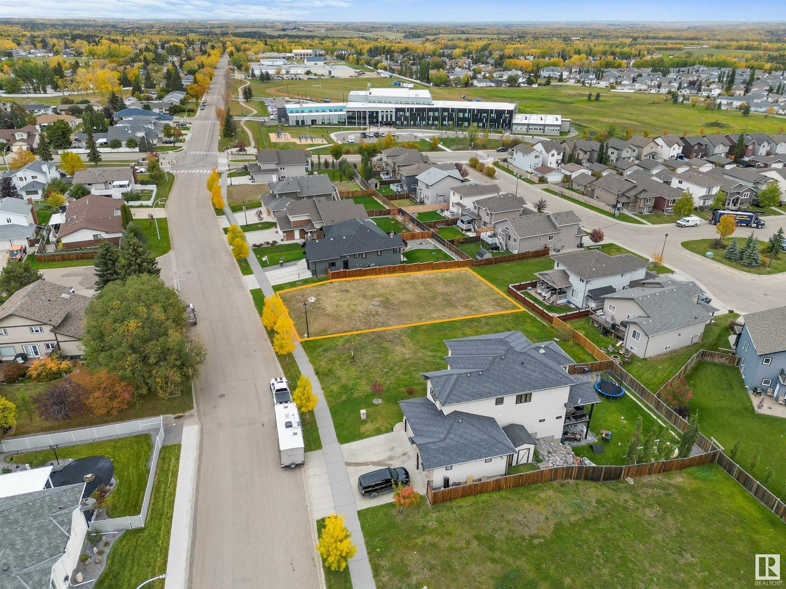 4113 43 Street Property Photo 2