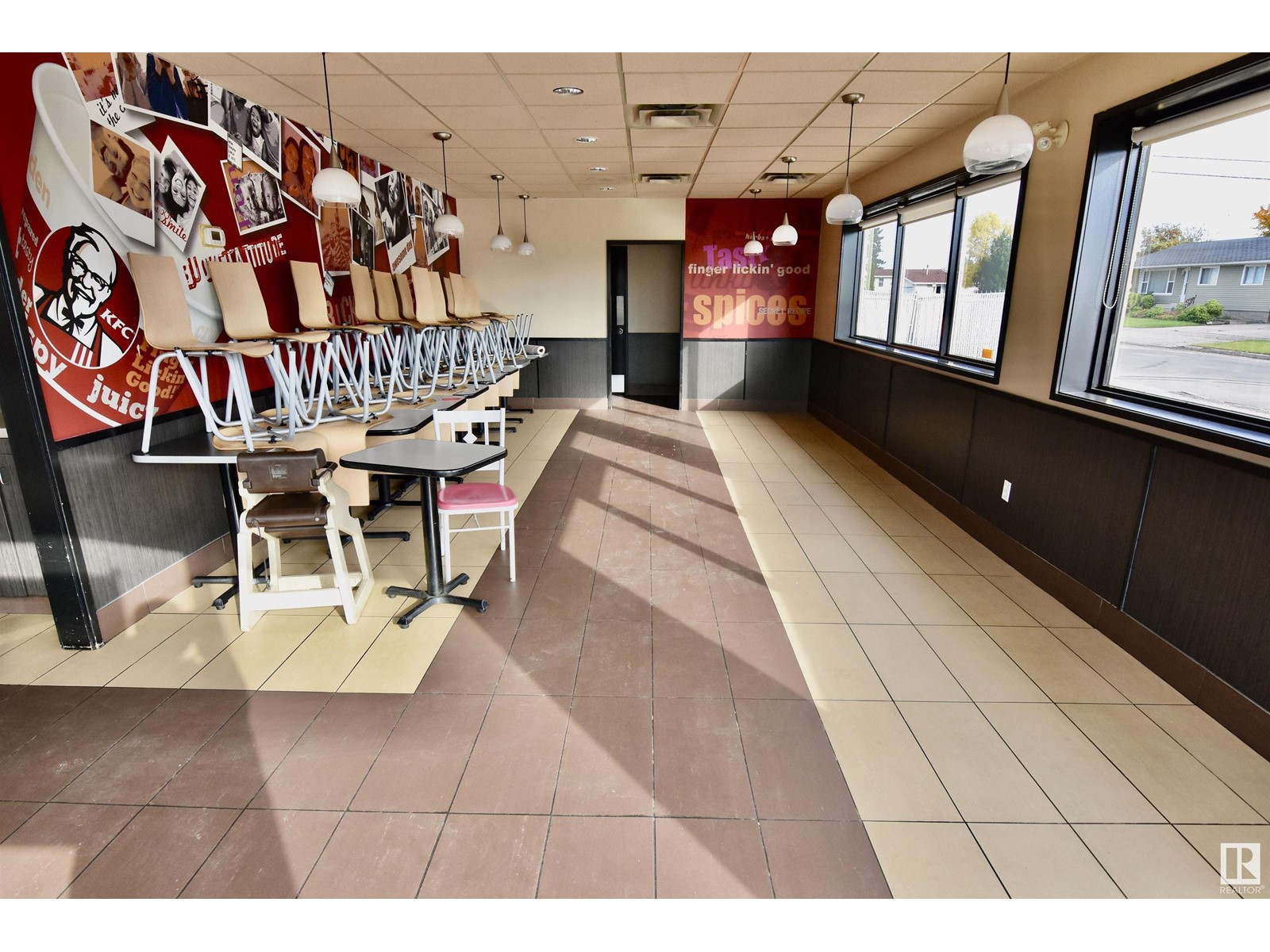 4502 50 Av Property Photo 3