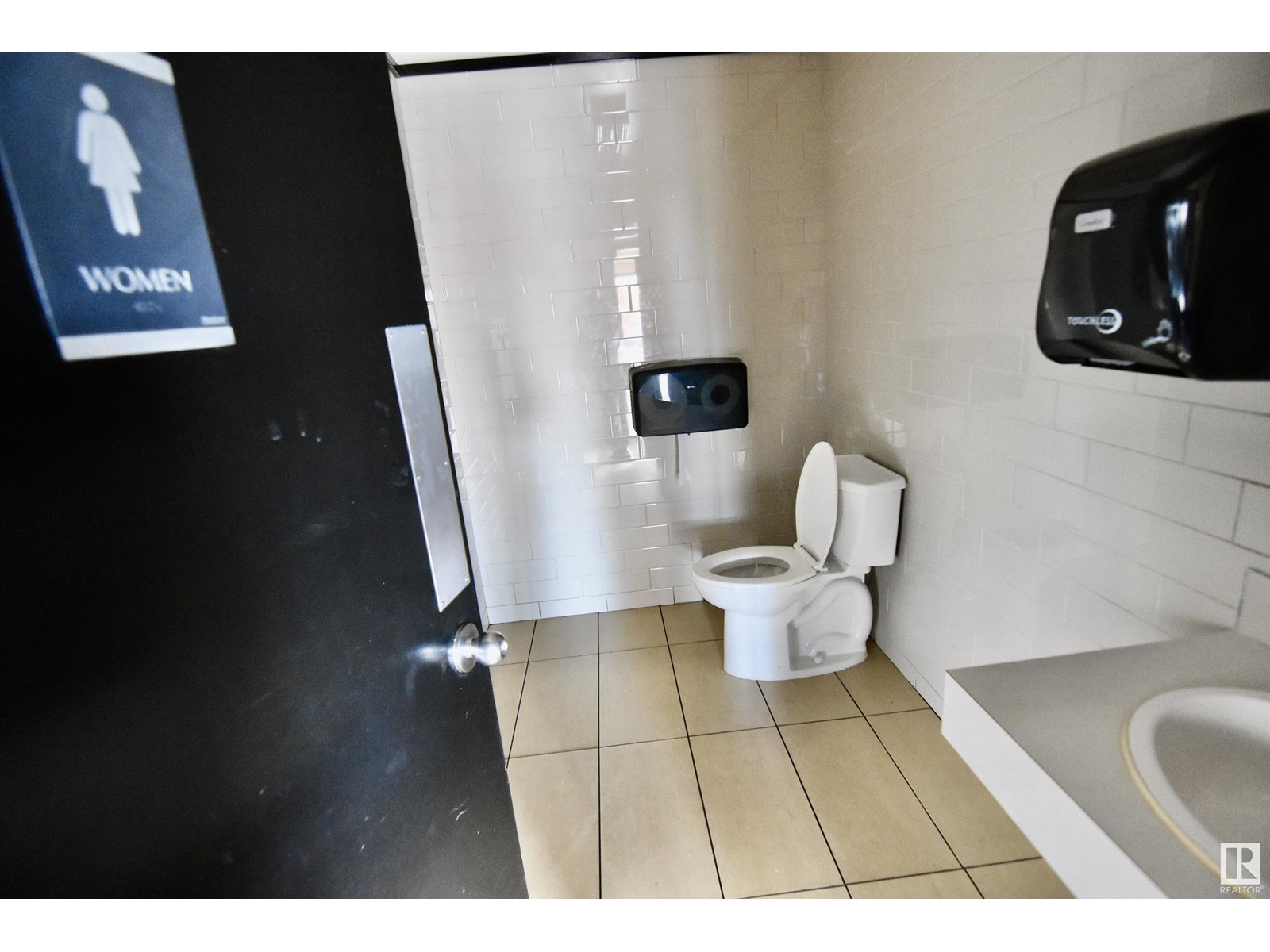 4502 50 Av Property Photo 5