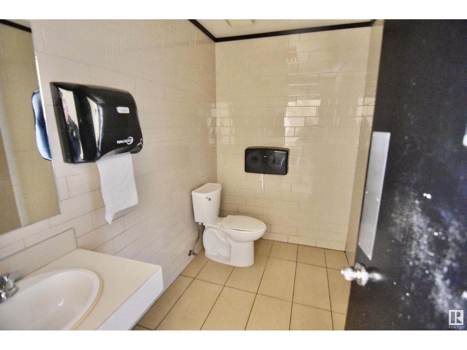 4502 50 Av Property Photo 6