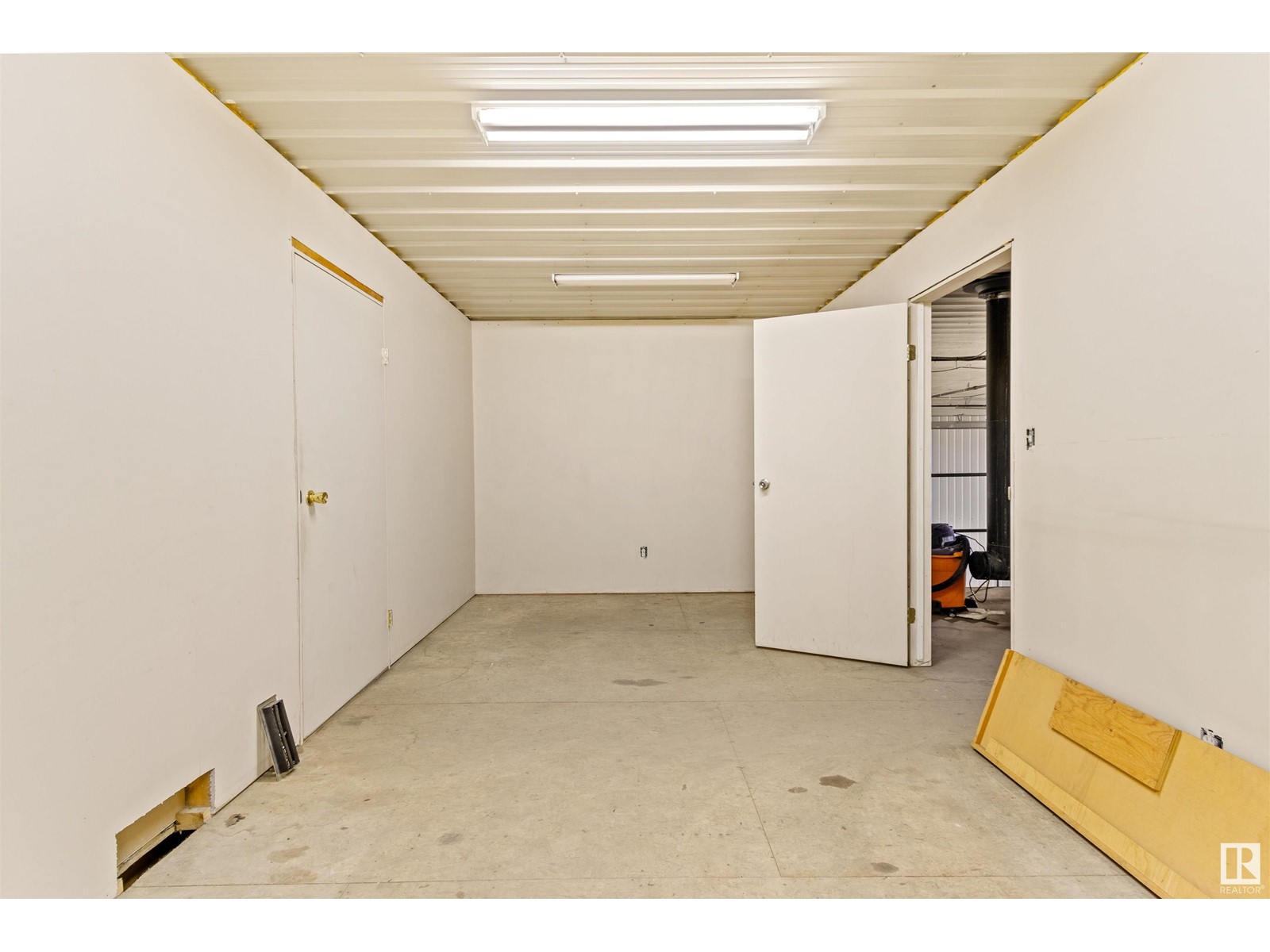 5702 50a Street Property Photo 38