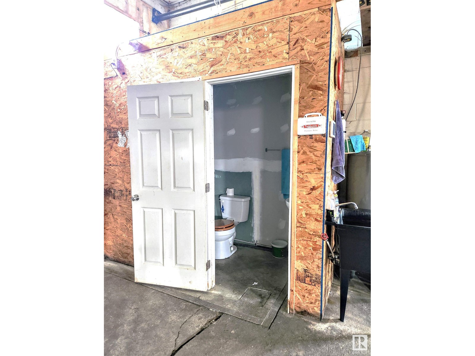 4823 47 Av Property Photo 3