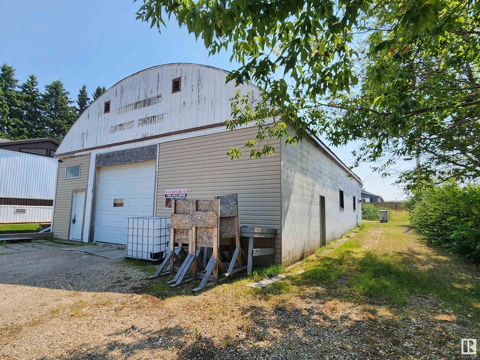 4823 47 Av Property Photo 8