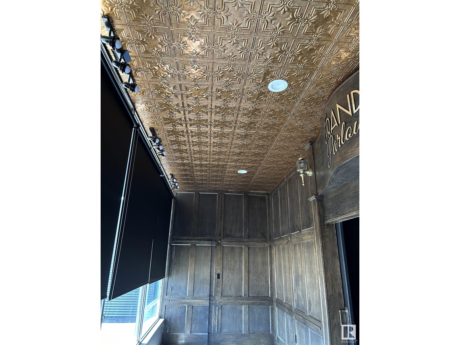 5110 50 Av Property Photo 10