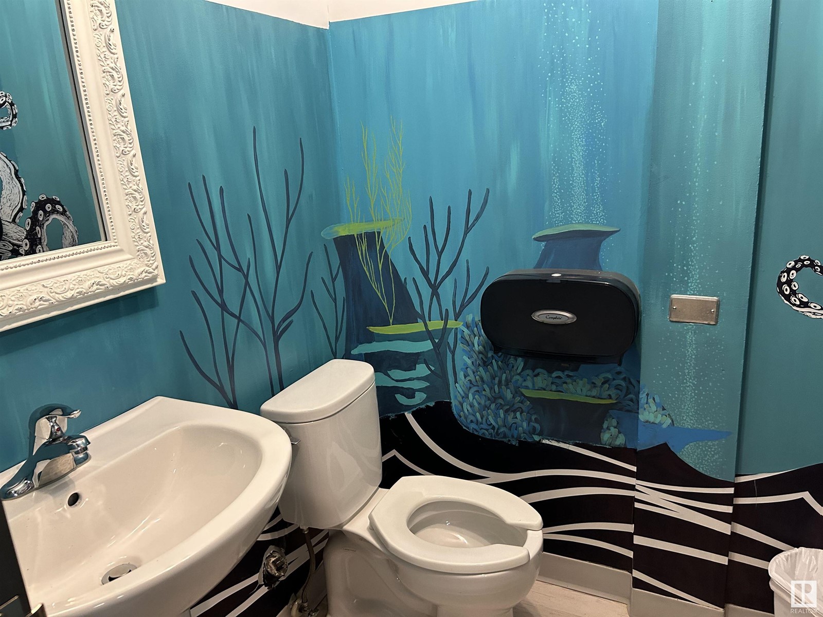5110 50 Av Property Photo 11