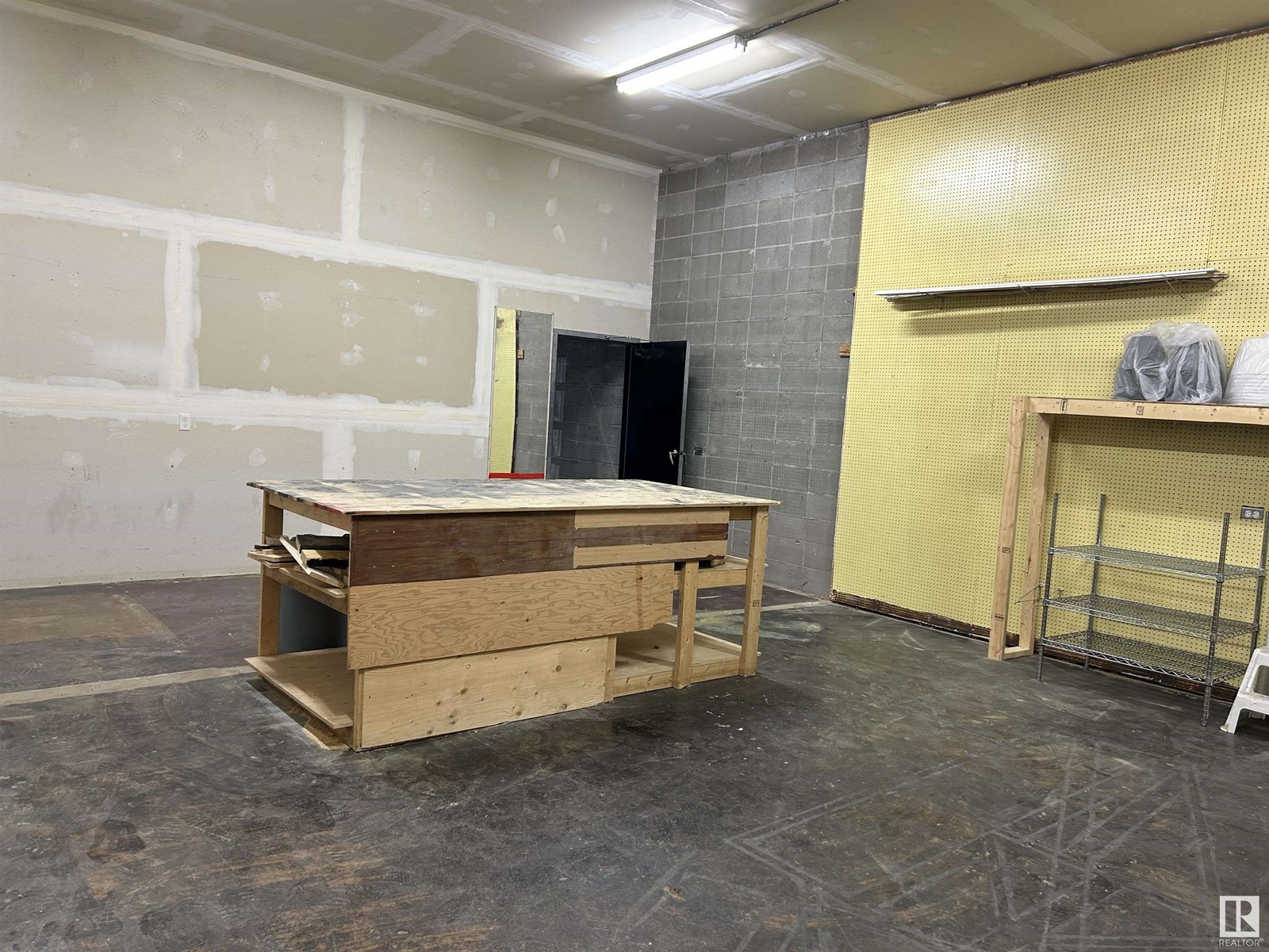 5110 50 Av Property Photo 13