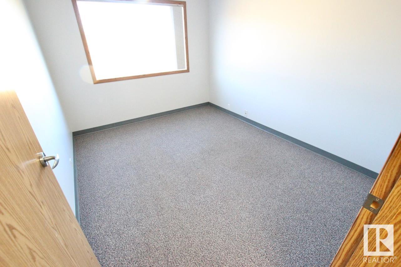 3705 53 St Property Photo 53