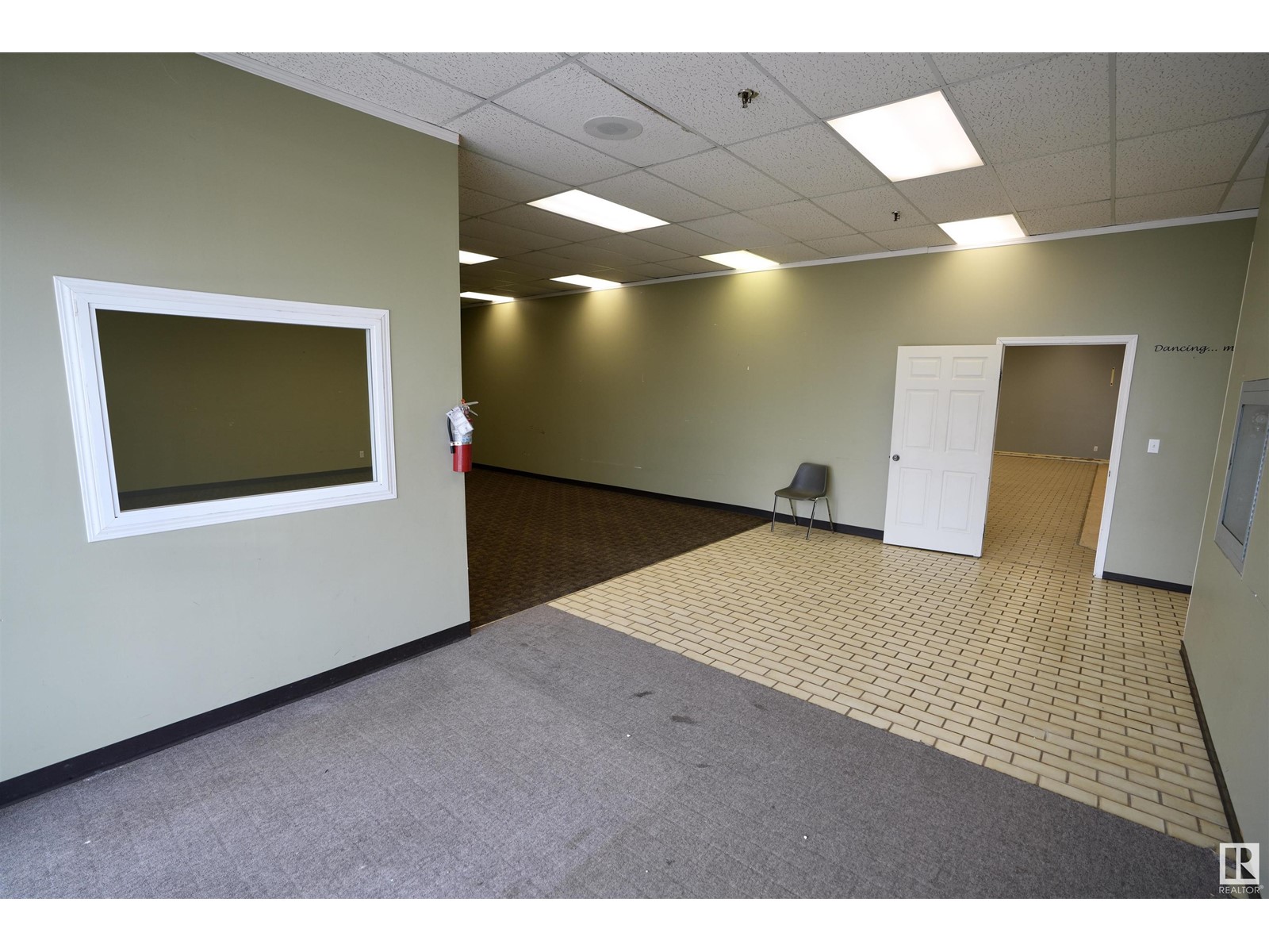 #400 5556 50 Av Property Photo 2