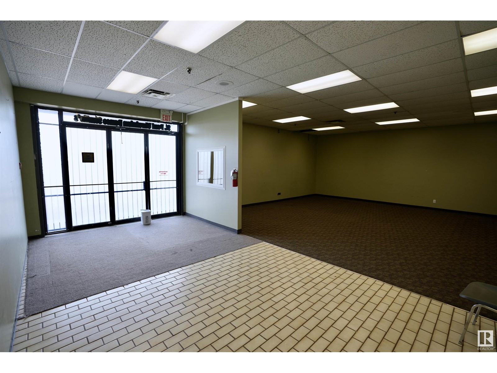 #400 5556 50 Av Property Photo 3