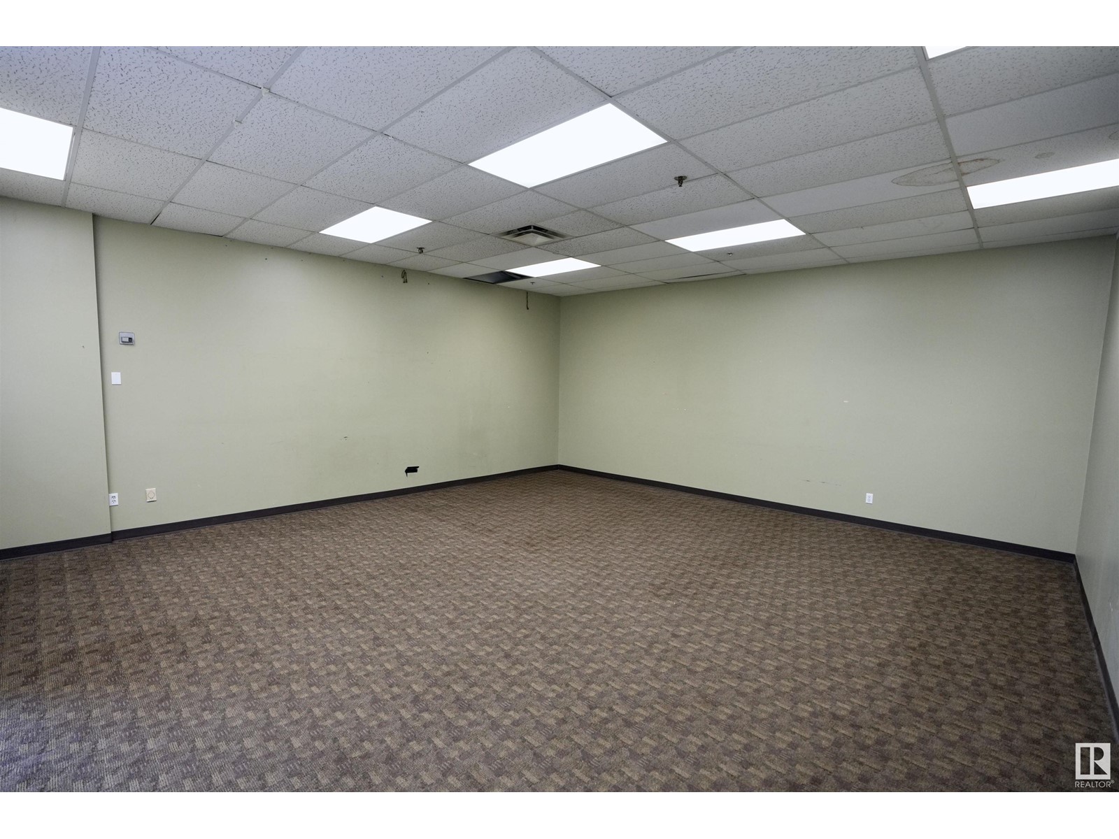 #400 5556 50 Av Property Photo 4