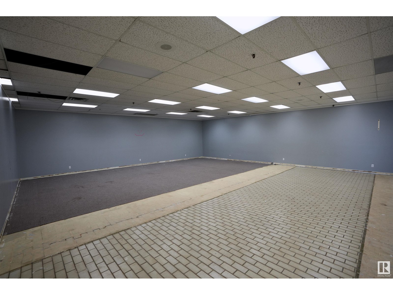 #400 5556 50 Av Property Photo 6