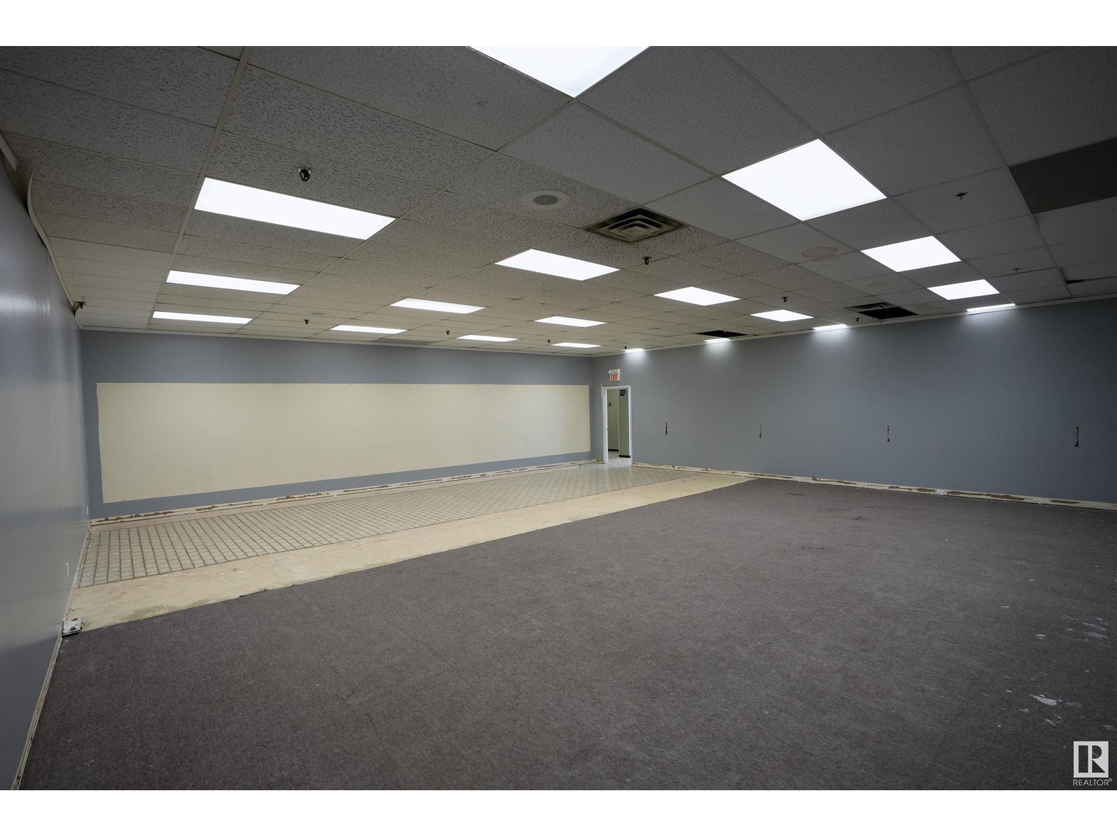 #400 5556 50 Av Property Photo 7