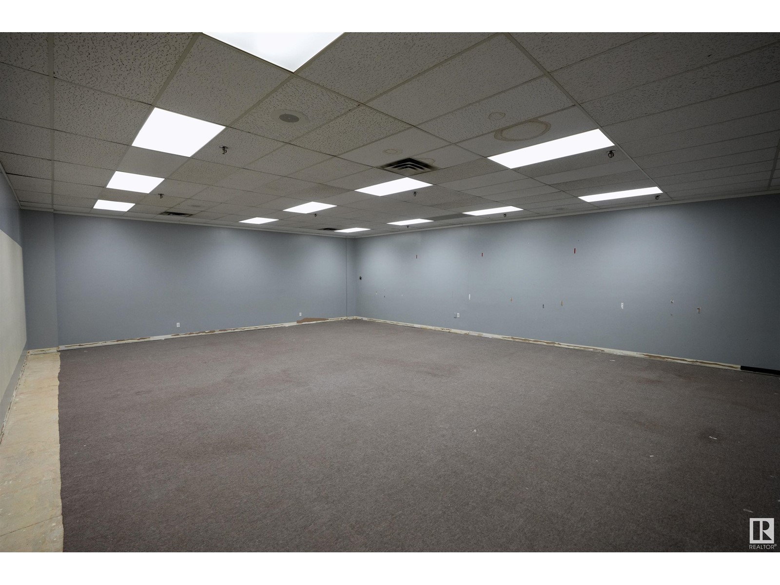 #400 5556 50 Av Property Photo 9