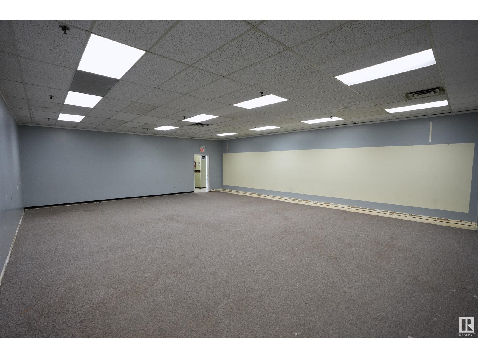 #400 5556 50 Av Property Photo 10