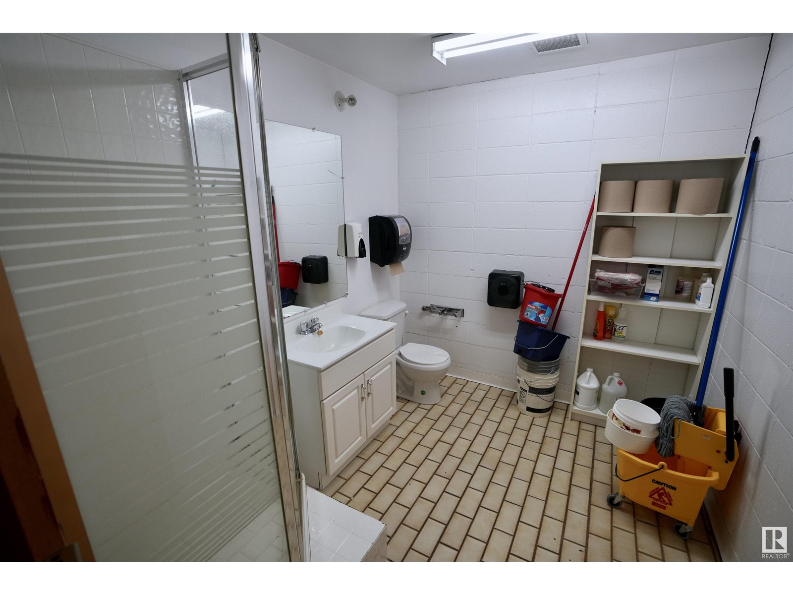 #400 5556 50 Av Property Photo 12