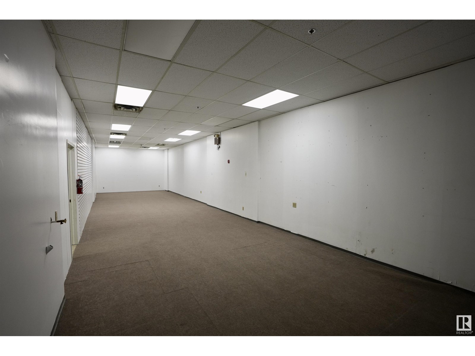 #400 5556 50 Av Property Photo 14