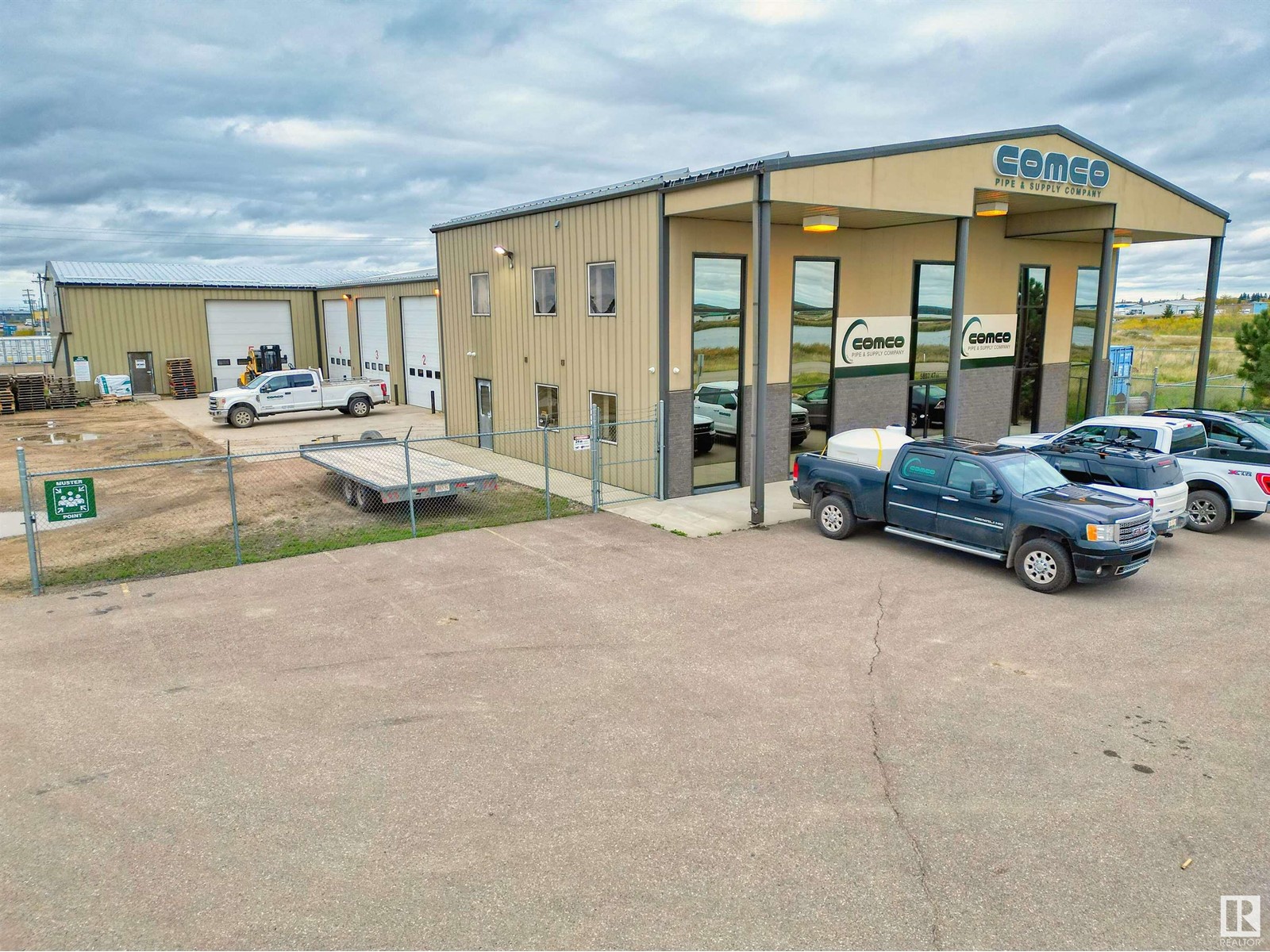 5807 47 Av Property Photo 2