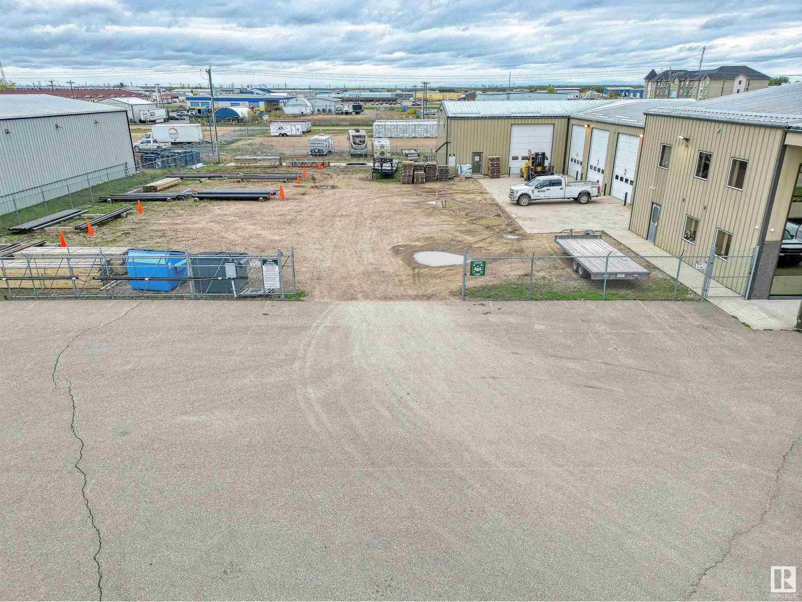 5807 47 Av Property Photo 4