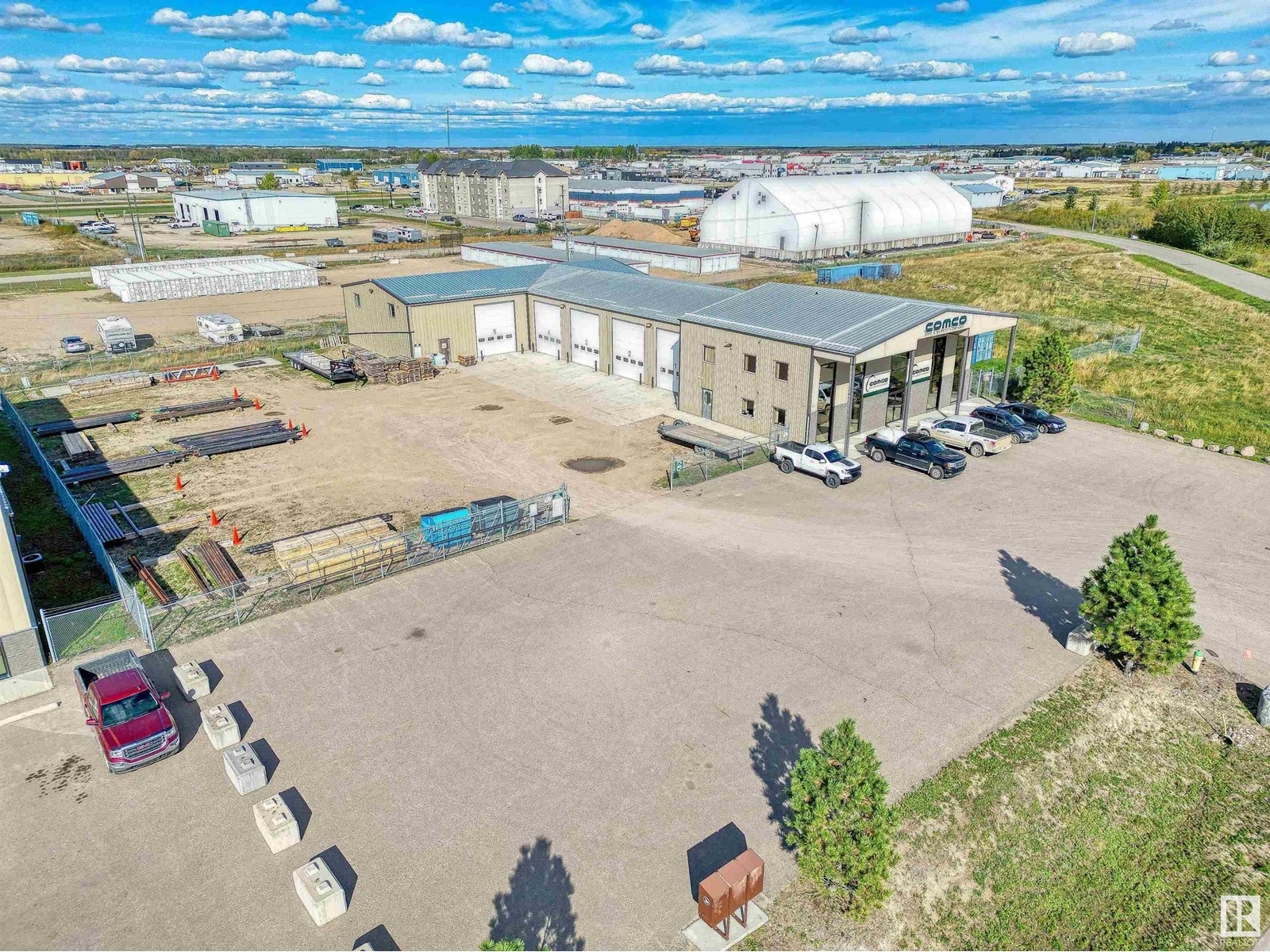 5807 47 Av Property Photo 8