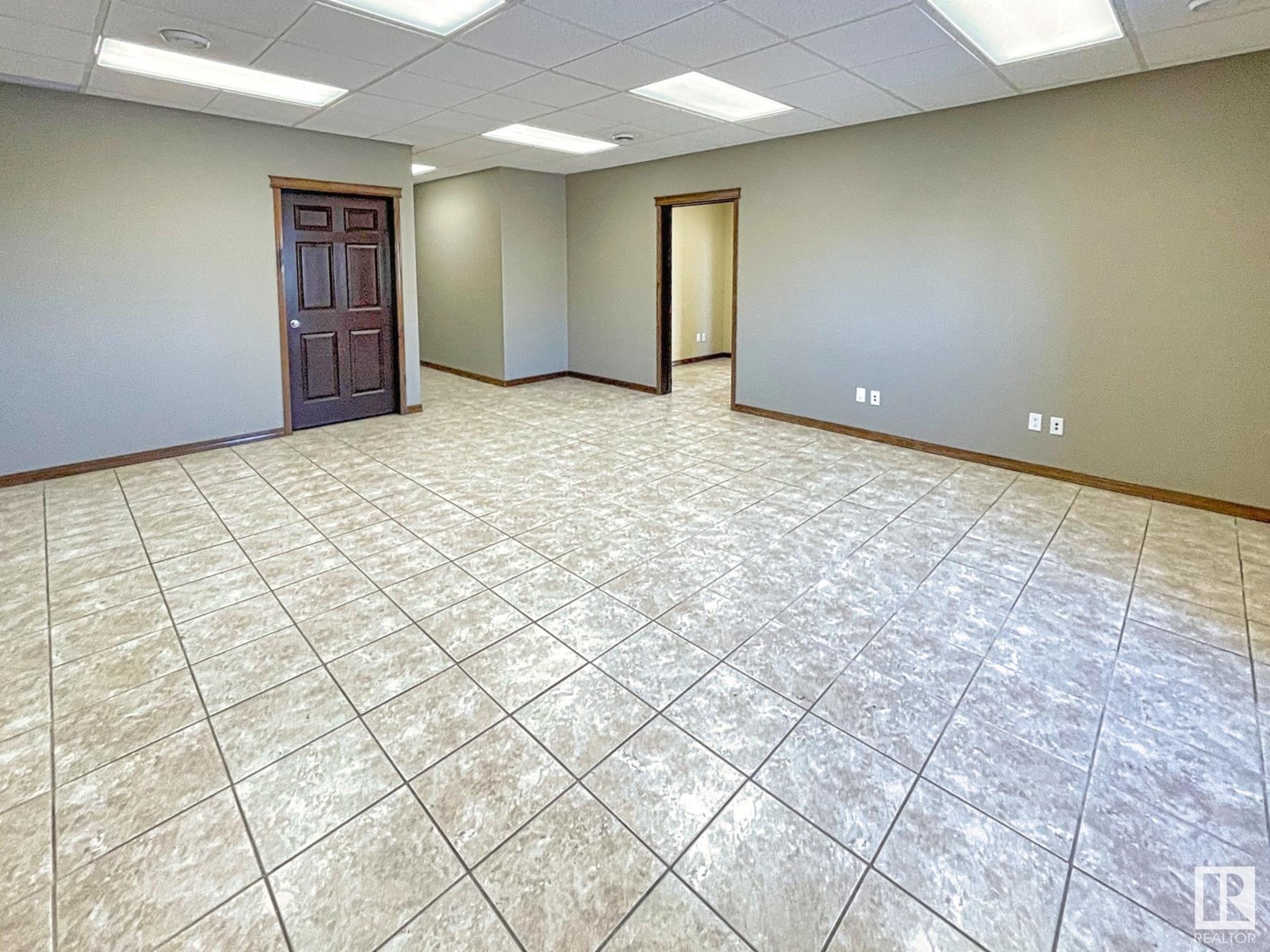 5807 47 Av Property Photo 18