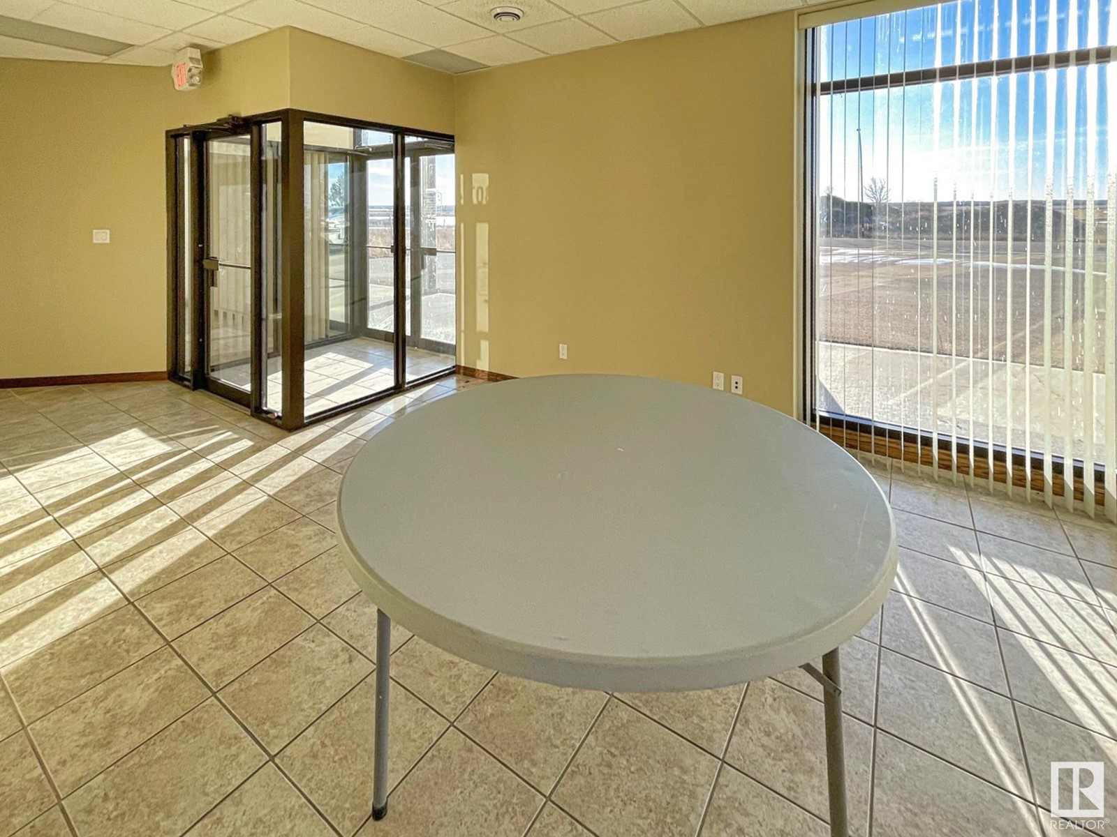 5807 47 Av Property Photo 20