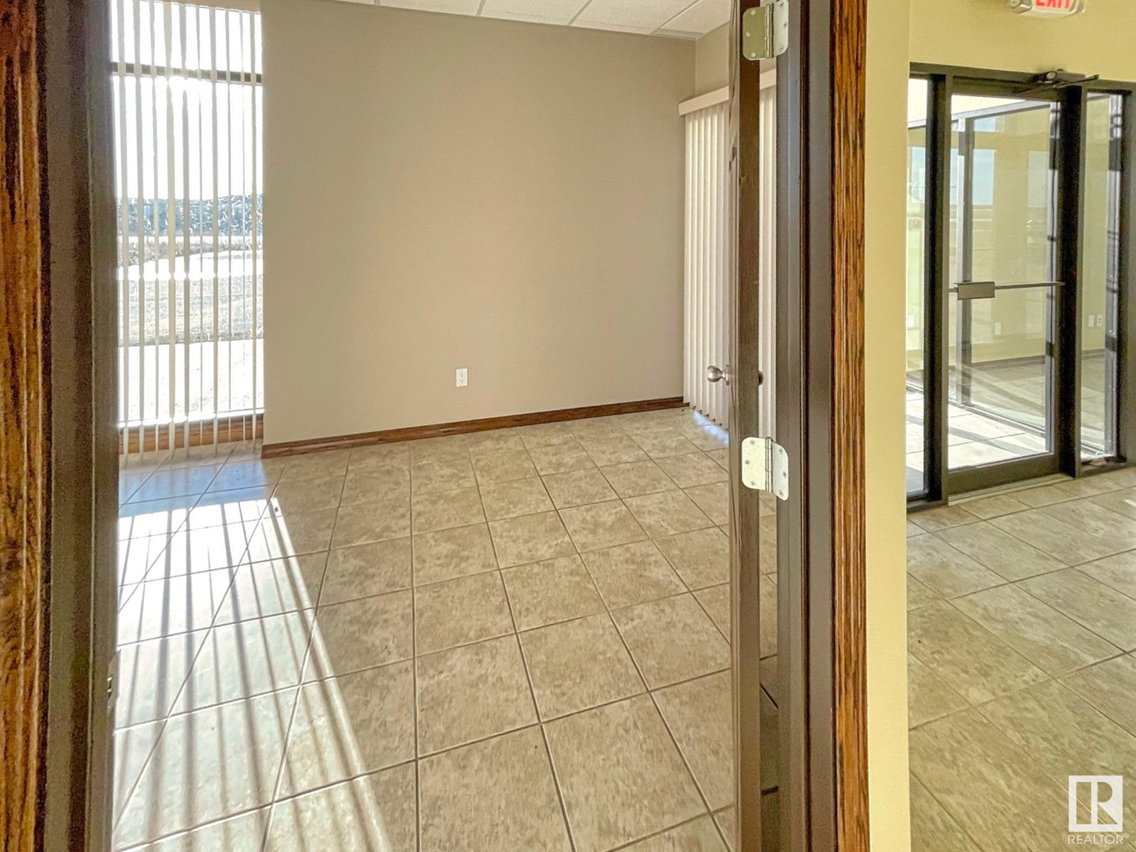 5807 47 Av Property Photo 21