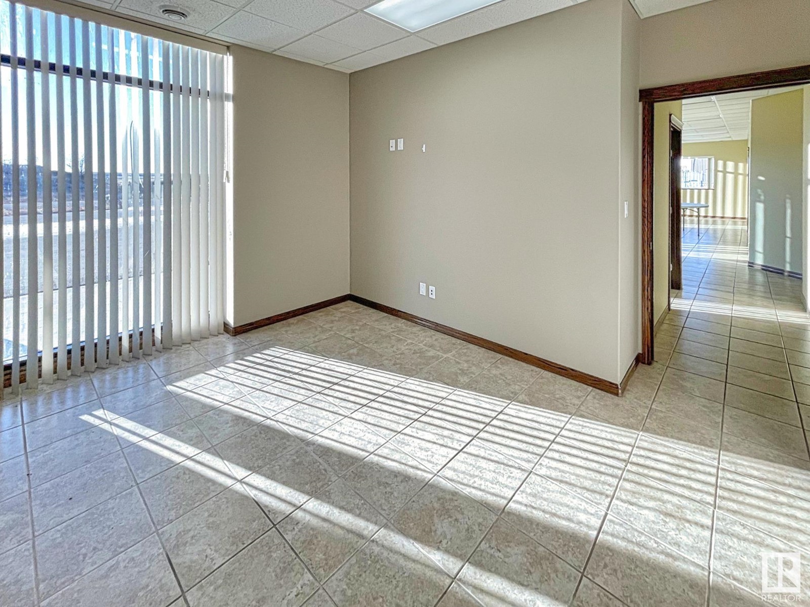 5807 47 Av Property Photo 22