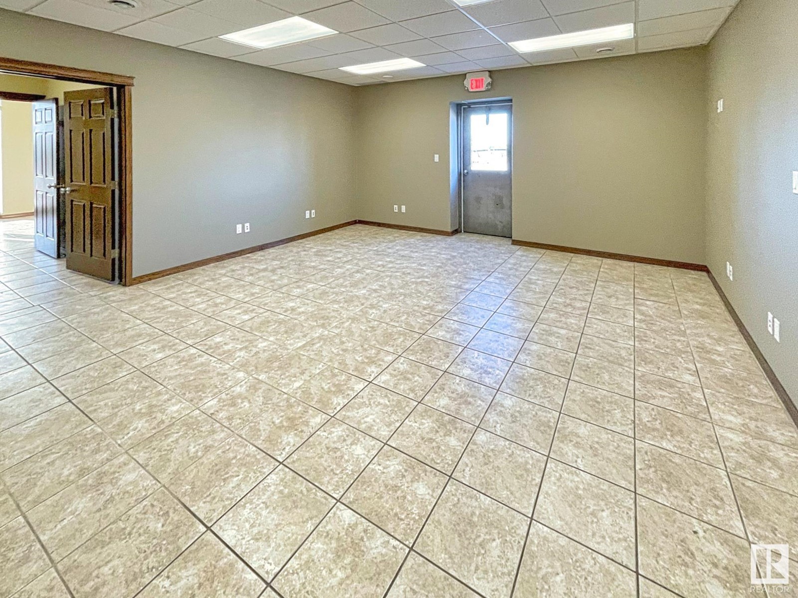 5807 47 Av Property Photo 27