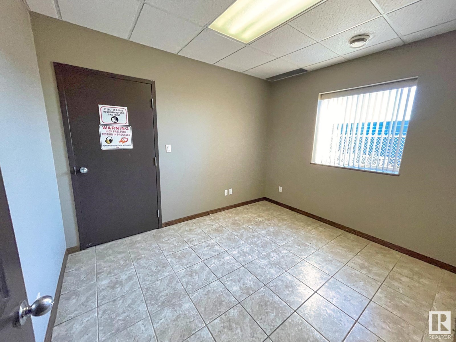 5807 47 Av Property Photo 30