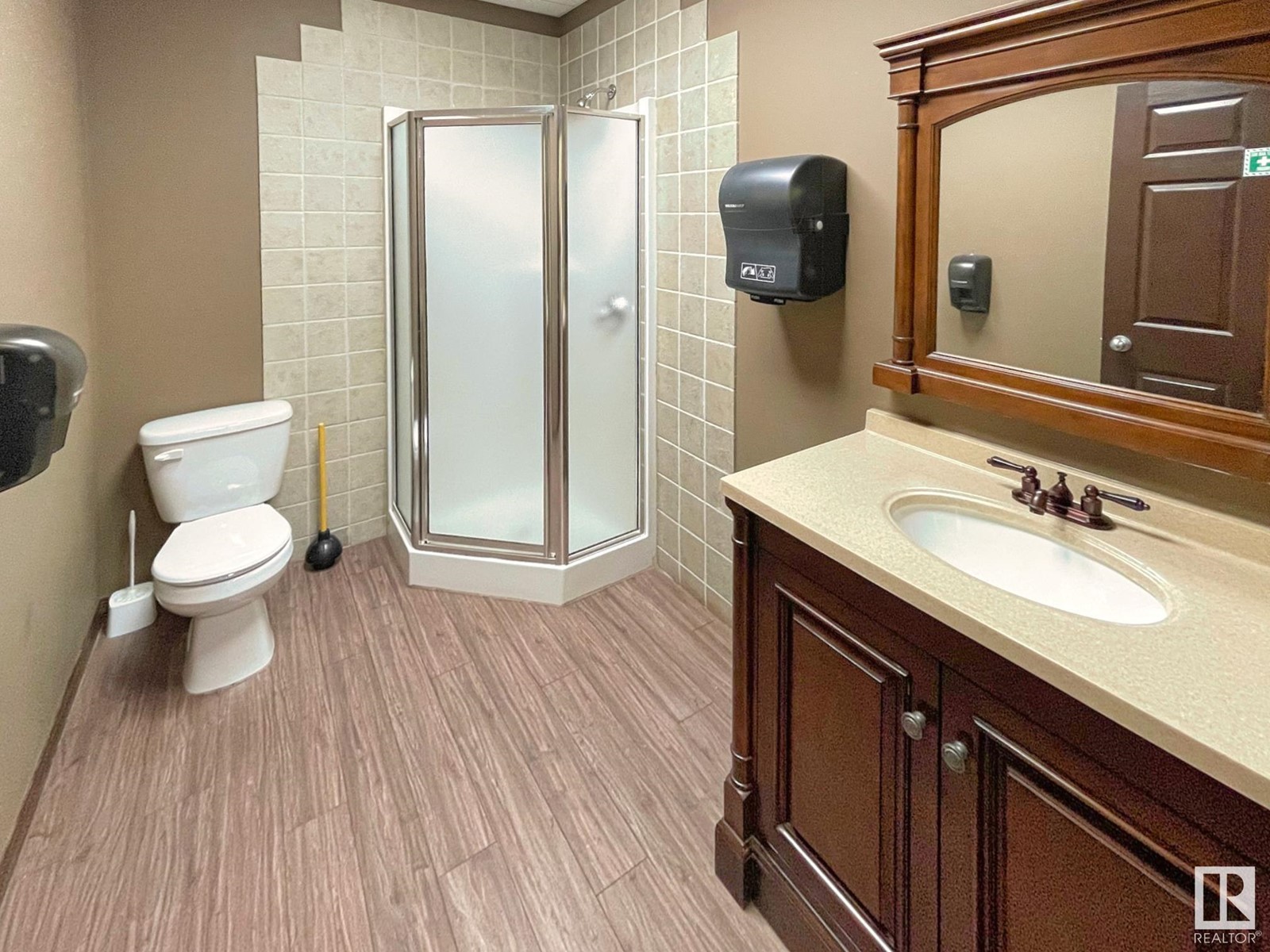 5807 47 Av Property Photo 35