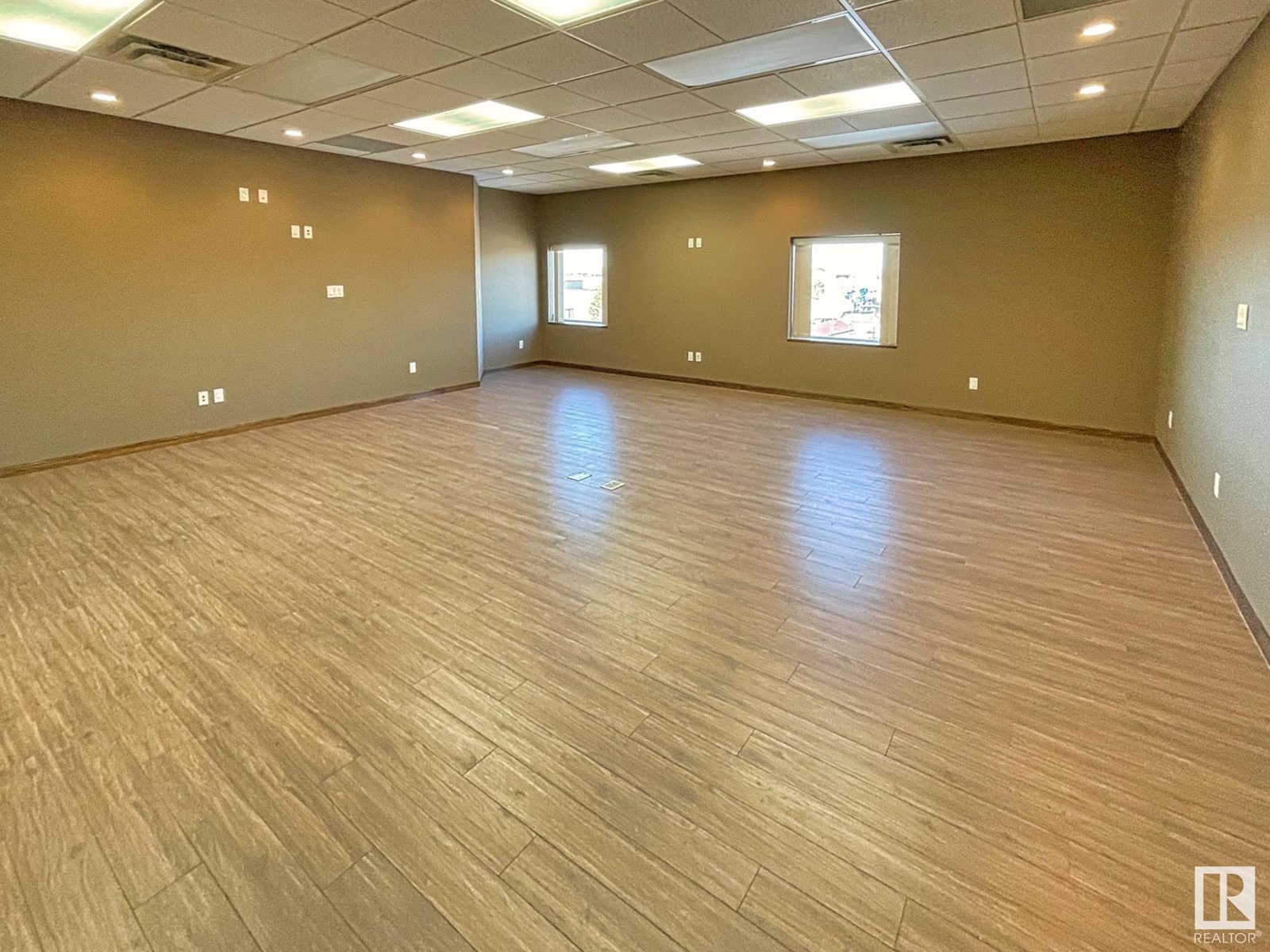 5807 47 Av Property Photo 37