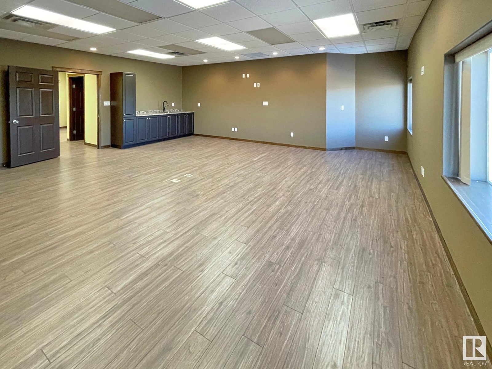 5807 47 Av Property Photo 38