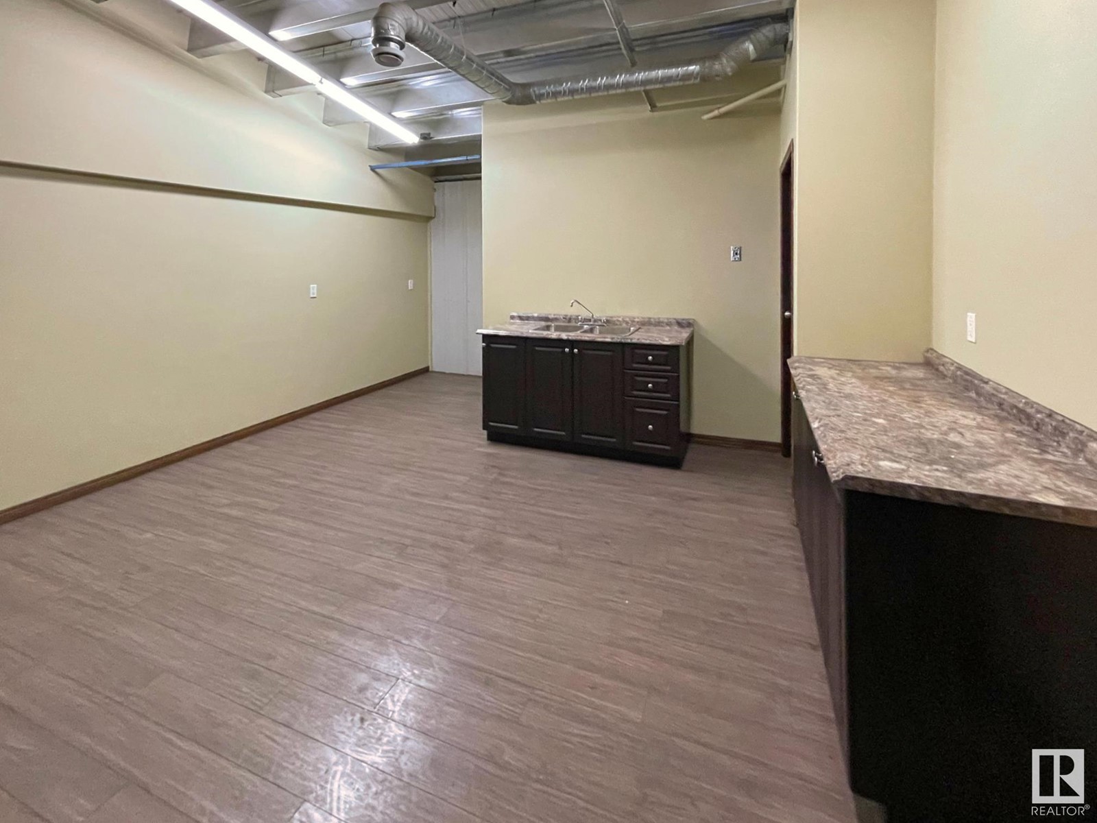 5807 47 Av Property Photo 43